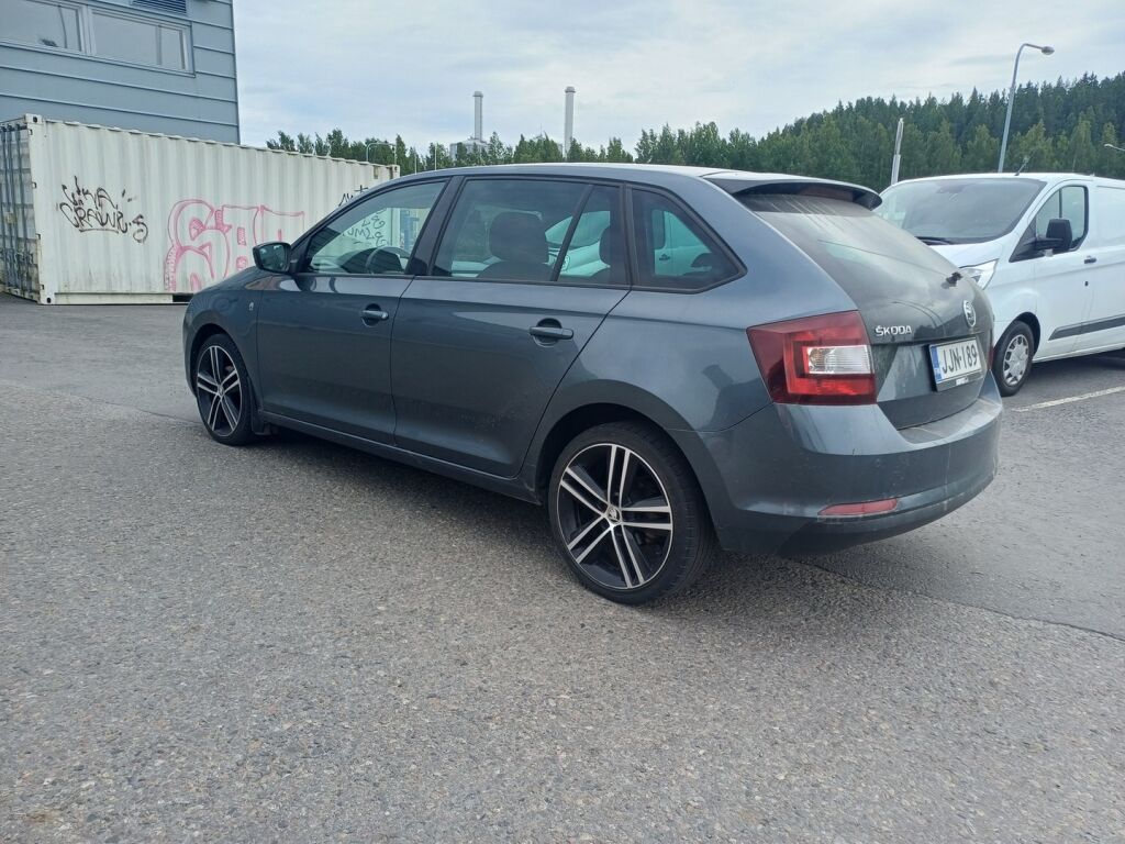 Skoda Rapid 2015 Hopea