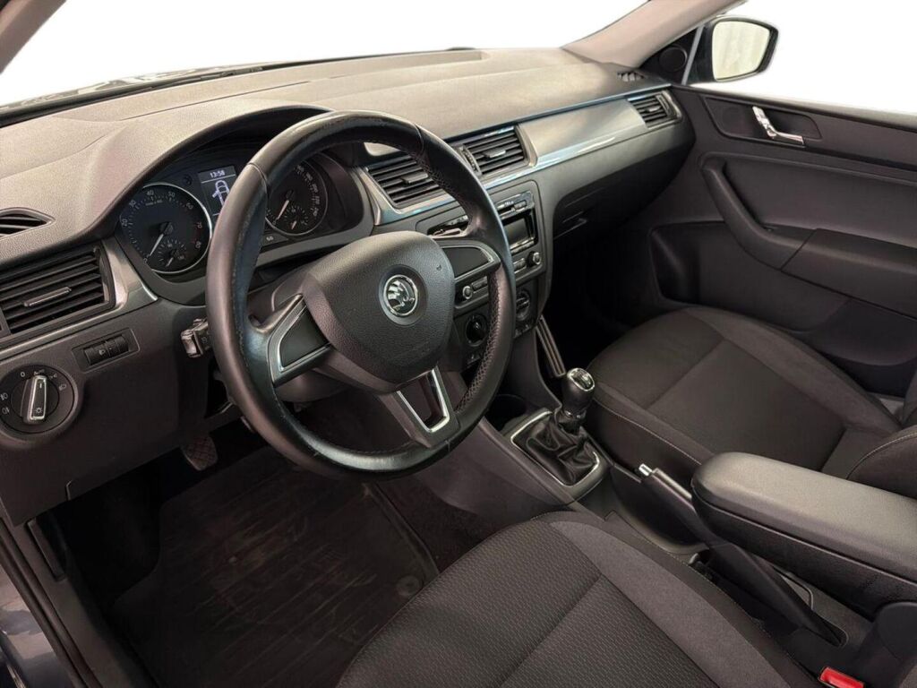 Skoda Rapid 2015 Hopea