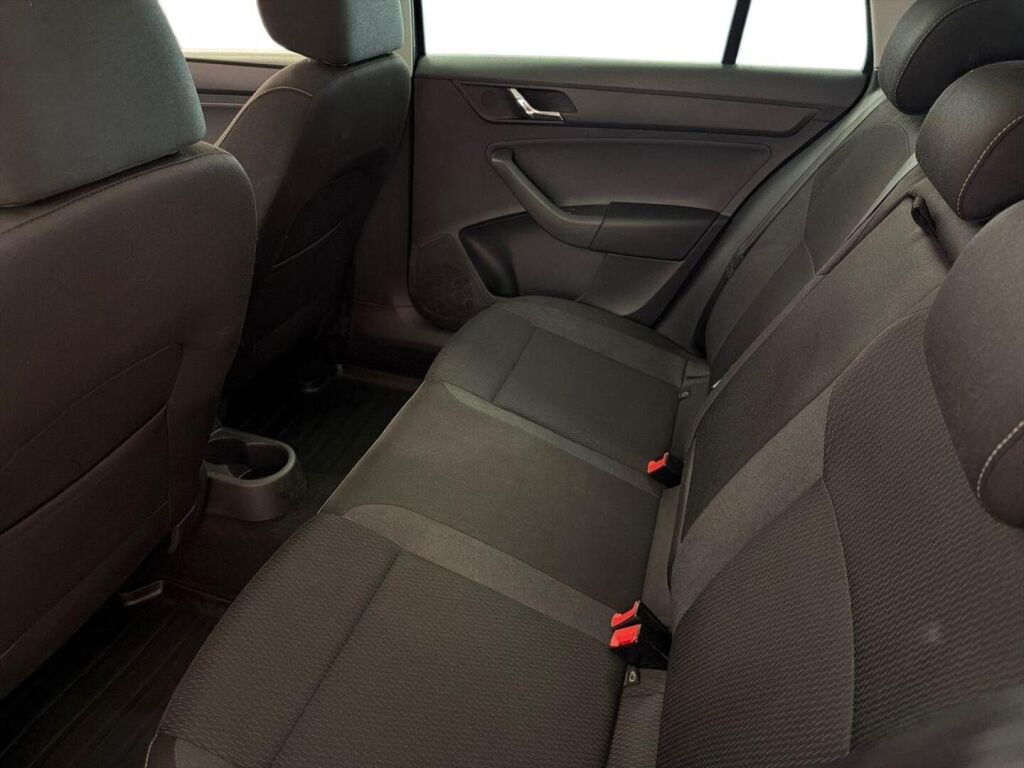 Skoda Rapid 2015 Hopea