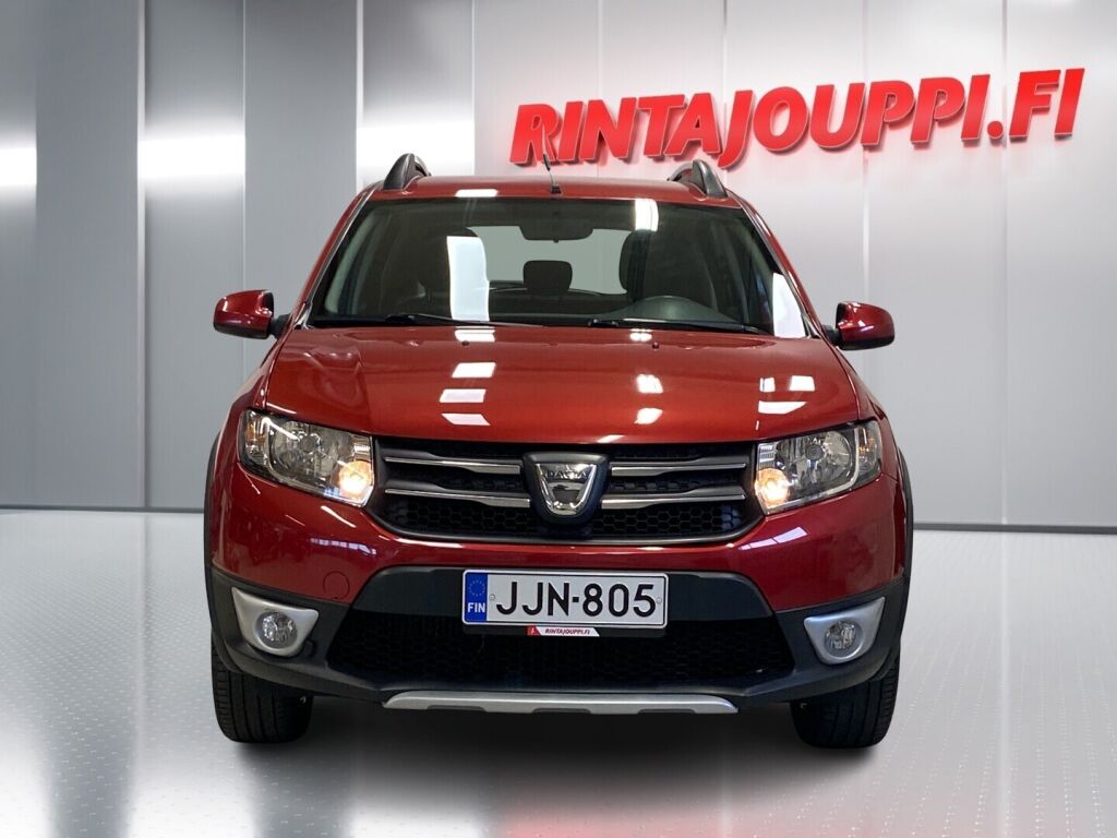 Dacia Sandero 2015 Punainen