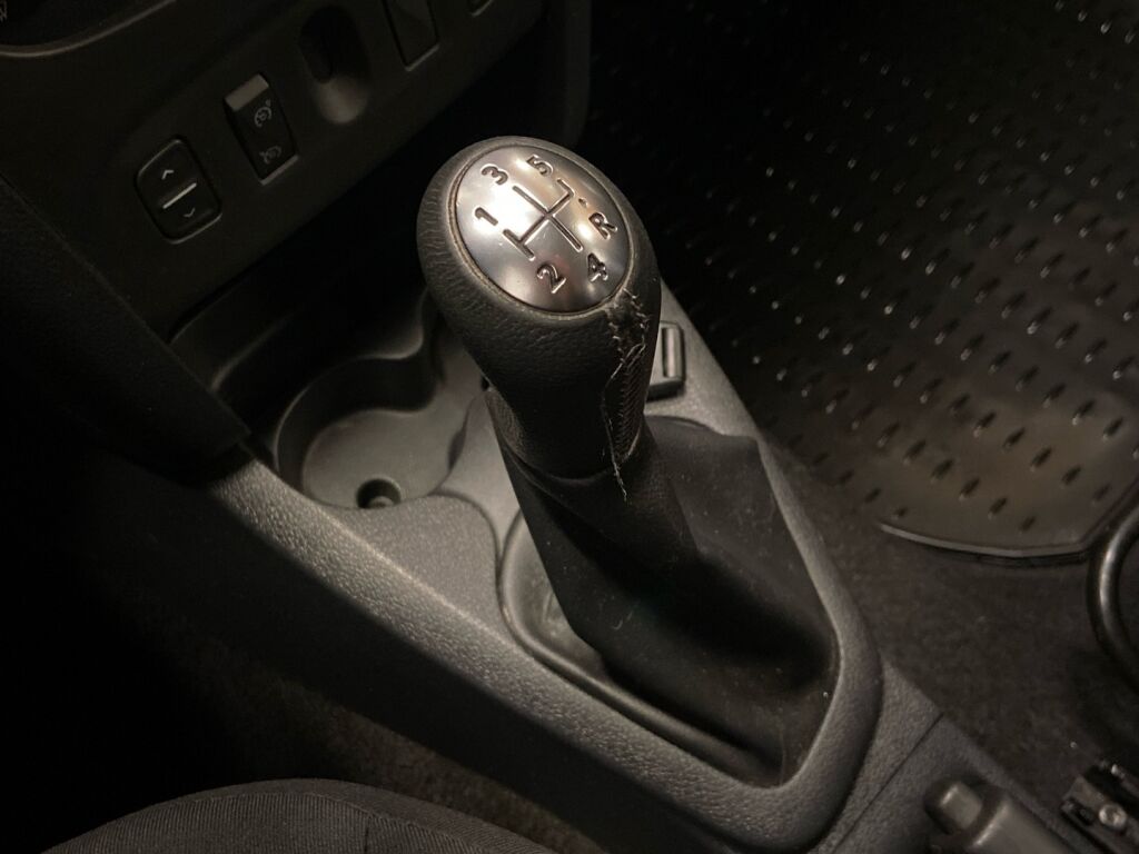 Dacia Sandero 2015 Punainen