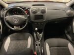 Dacia Sandero 2015 Punainen
