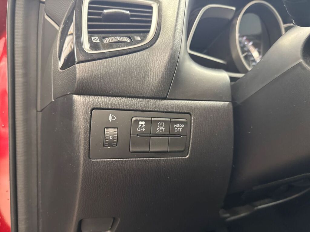 Mazda Mazda3 2015 Punainen