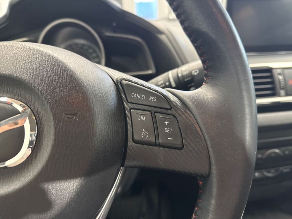 Mazda Mazda3 2015 Punainen