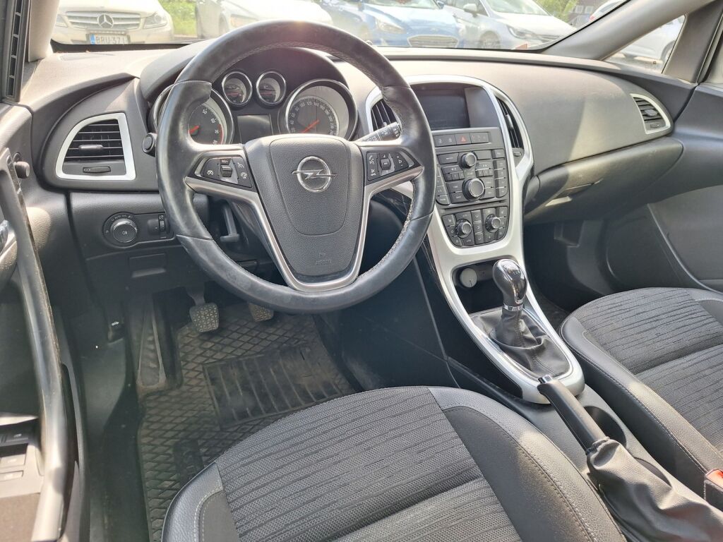 Opel Astra 2016 Hopea