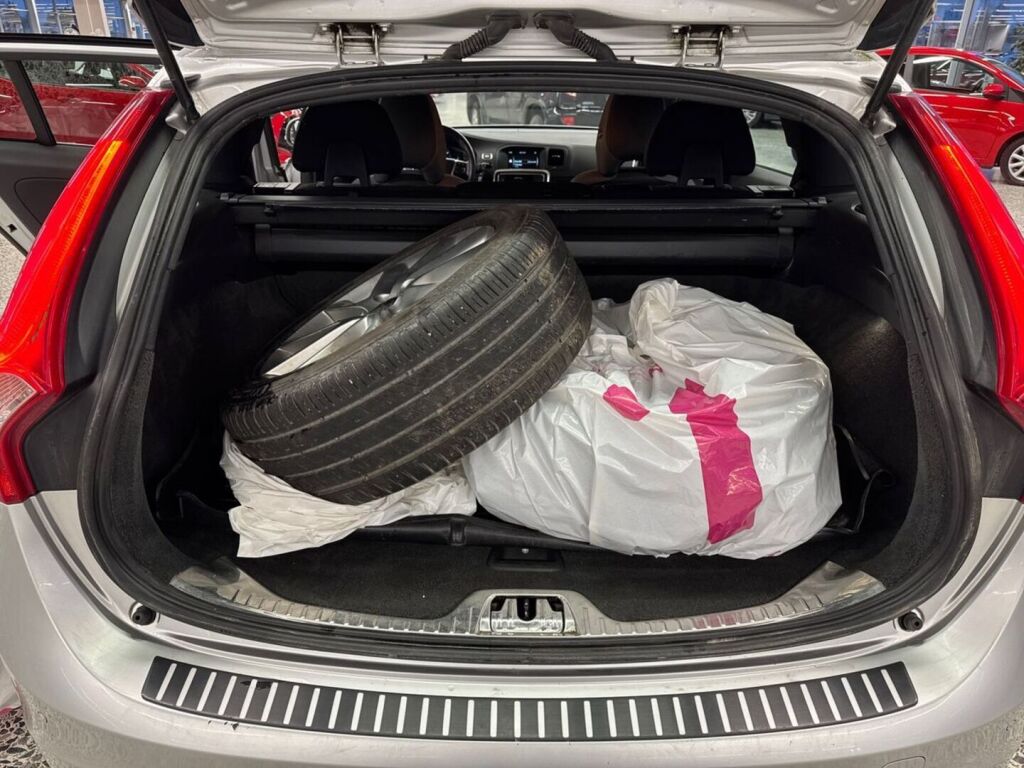 Volvo V60 2014 Hopea