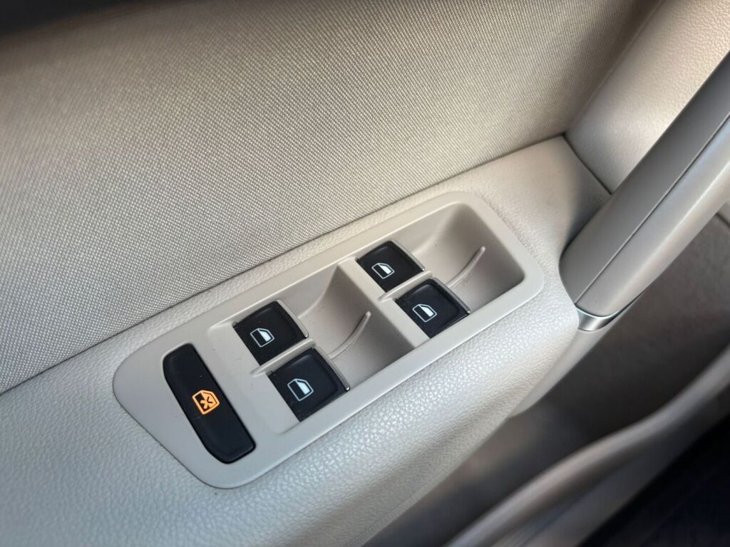 Volkswagen Golf Sportsvan 2015 Ruskea (beige)