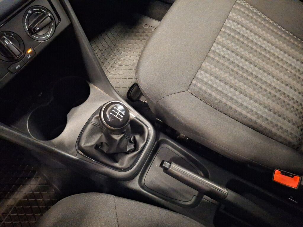 Volkswagen Polo 2015 Punainen