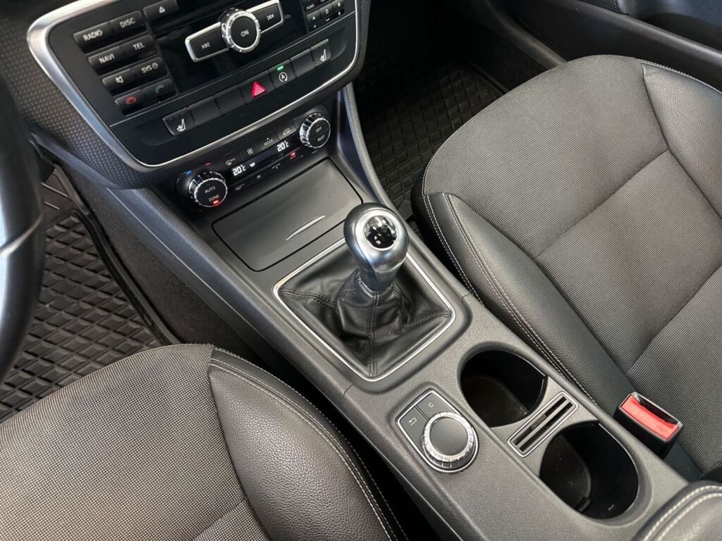 Mercedes-Benz A 2015 Valkoinen