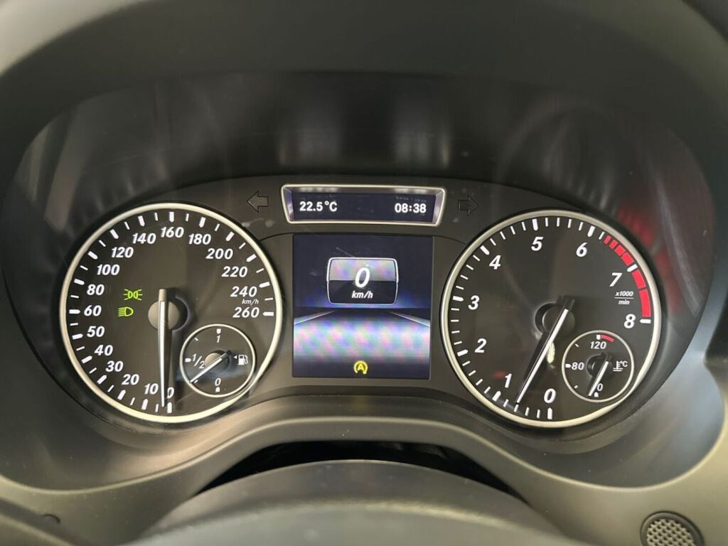 Mercedes-Benz A 2015 Valkoinen