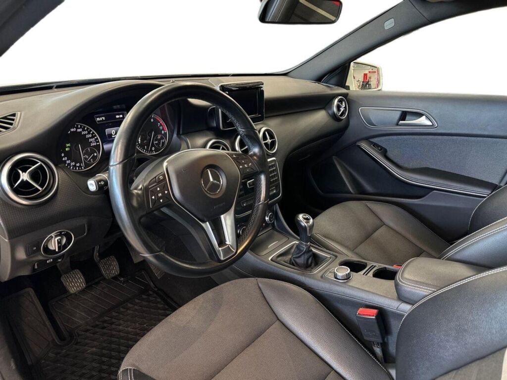 Mercedes-Benz A 2015 Valkoinen