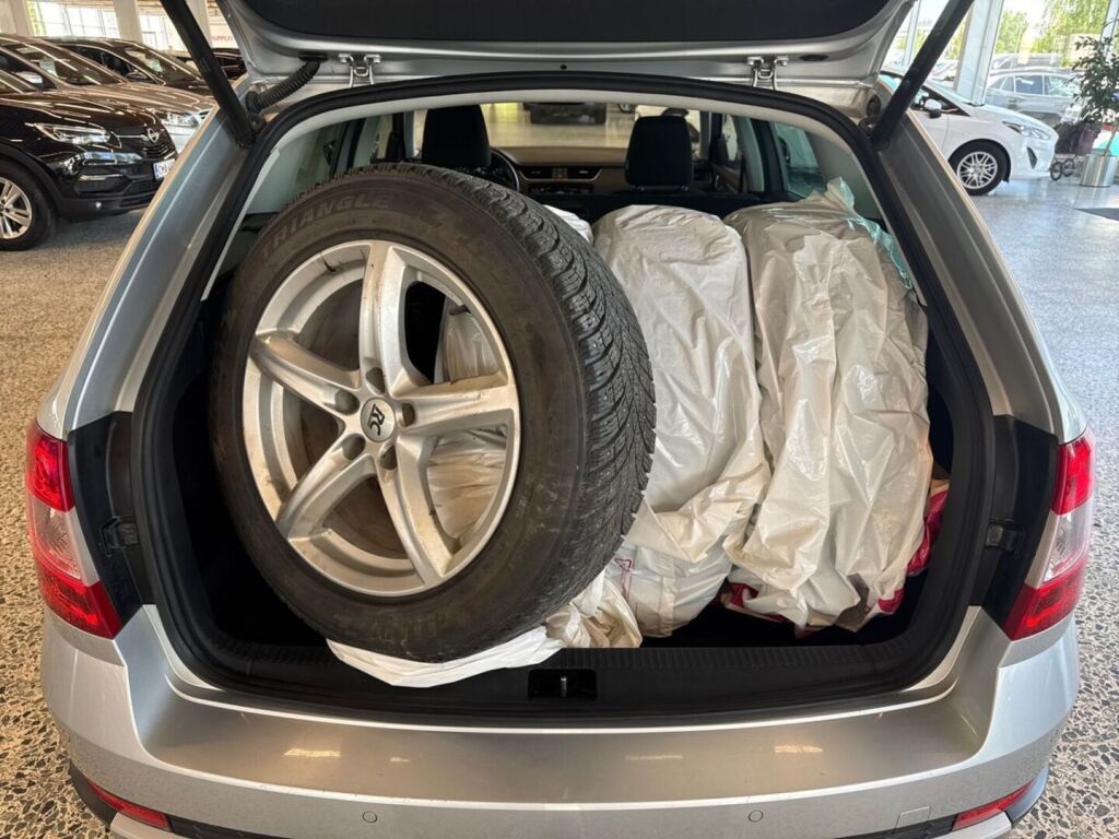 Skoda Octavia 2015 Metallinhohto Harmaa