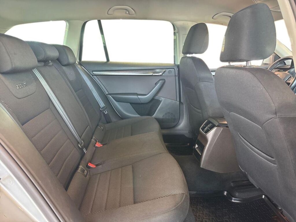 Skoda Octavia 2015 Metallinhohto Harmaa