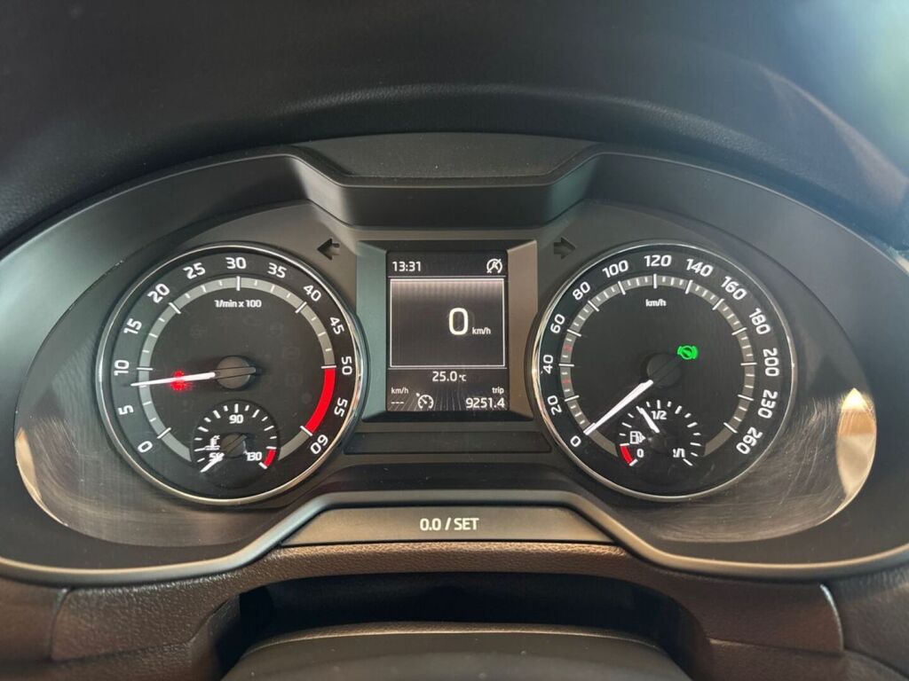 Skoda Octavia 2015 Metallinhohto Harmaa