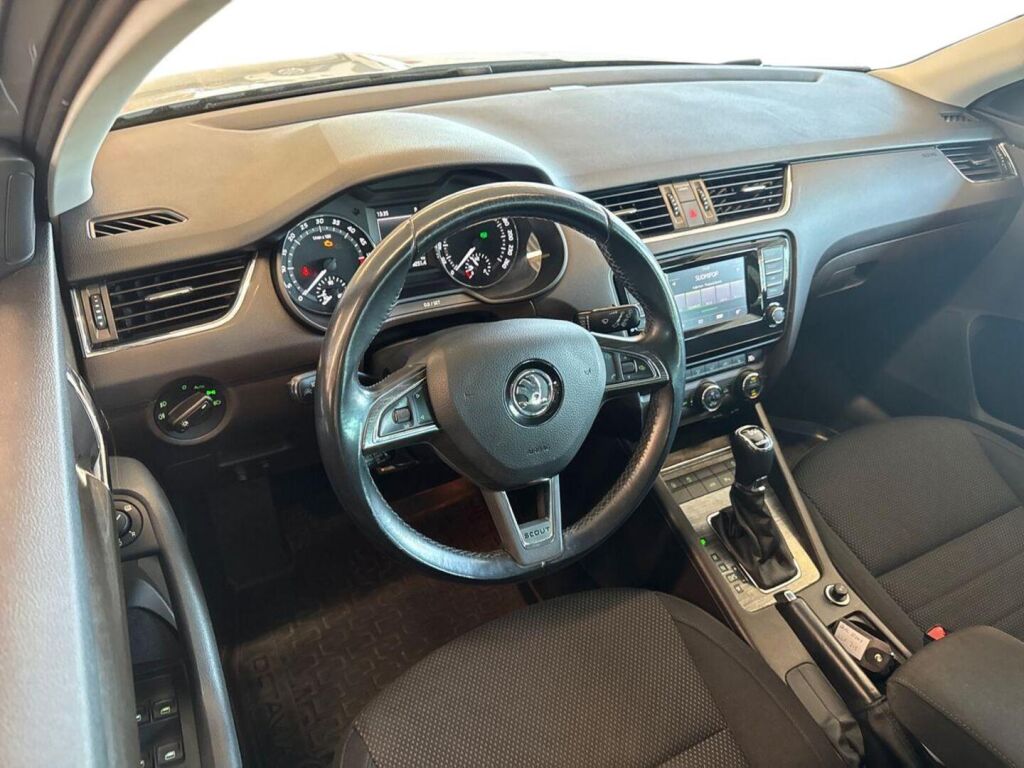 Skoda Octavia 2015 Metallinhohto Harmaa