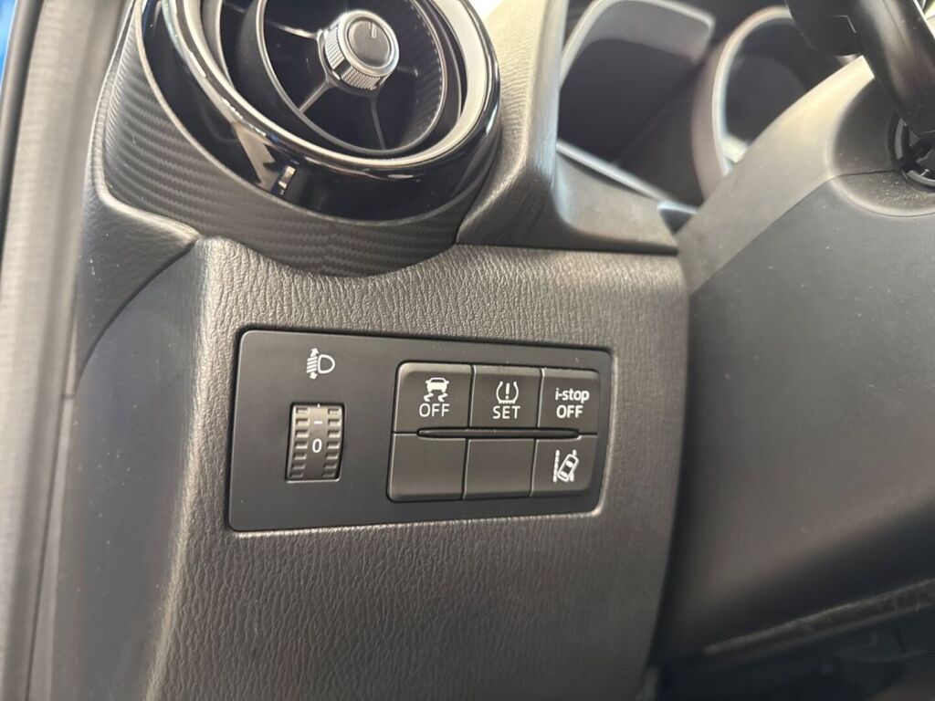 Mazda Mazda2 2017 Sininen