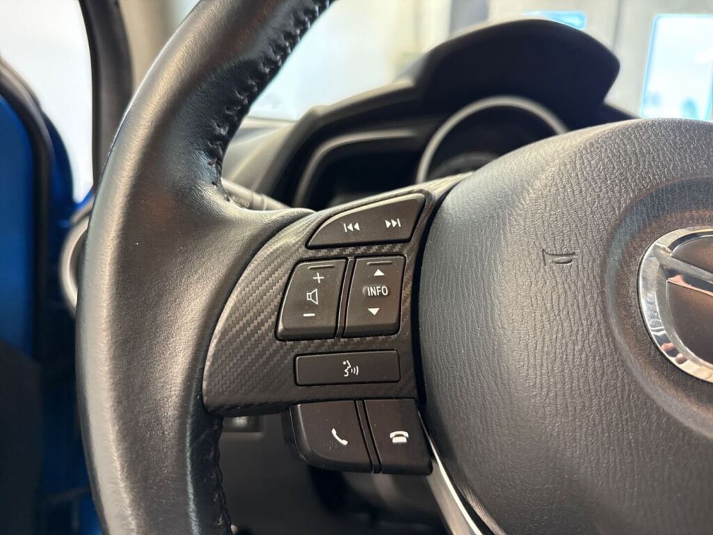 Mazda Mazda2 2017 Sininen