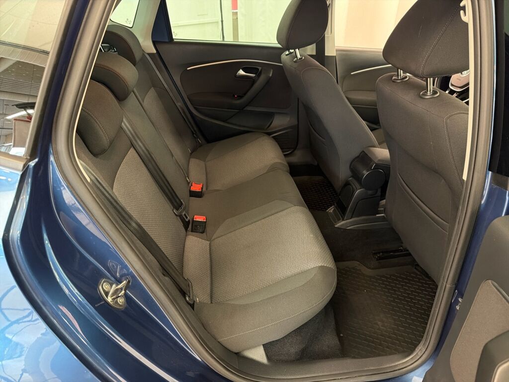 Volkswagen Polo 2015 Sininen