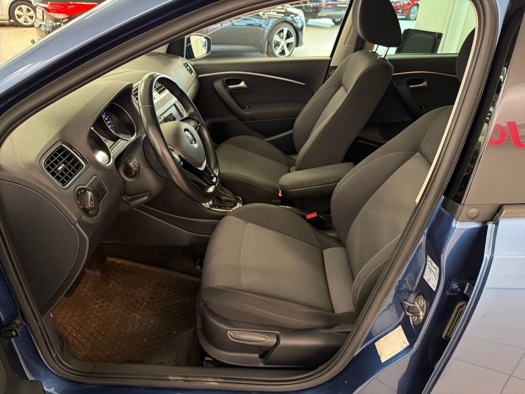 Volkswagen Polo 2015 Sininen