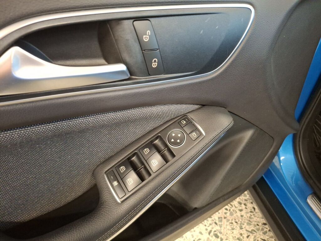 Mercedes-Benz GLA 2015 Sininen