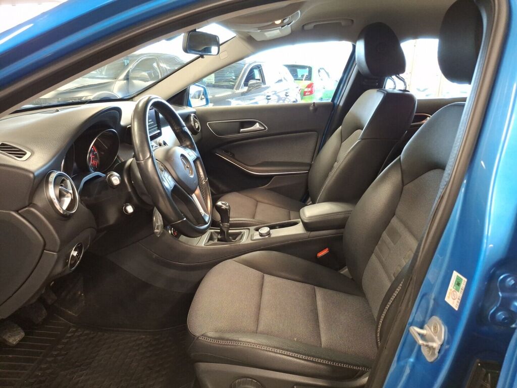Mercedes-Benz GLA 2015 Sininen