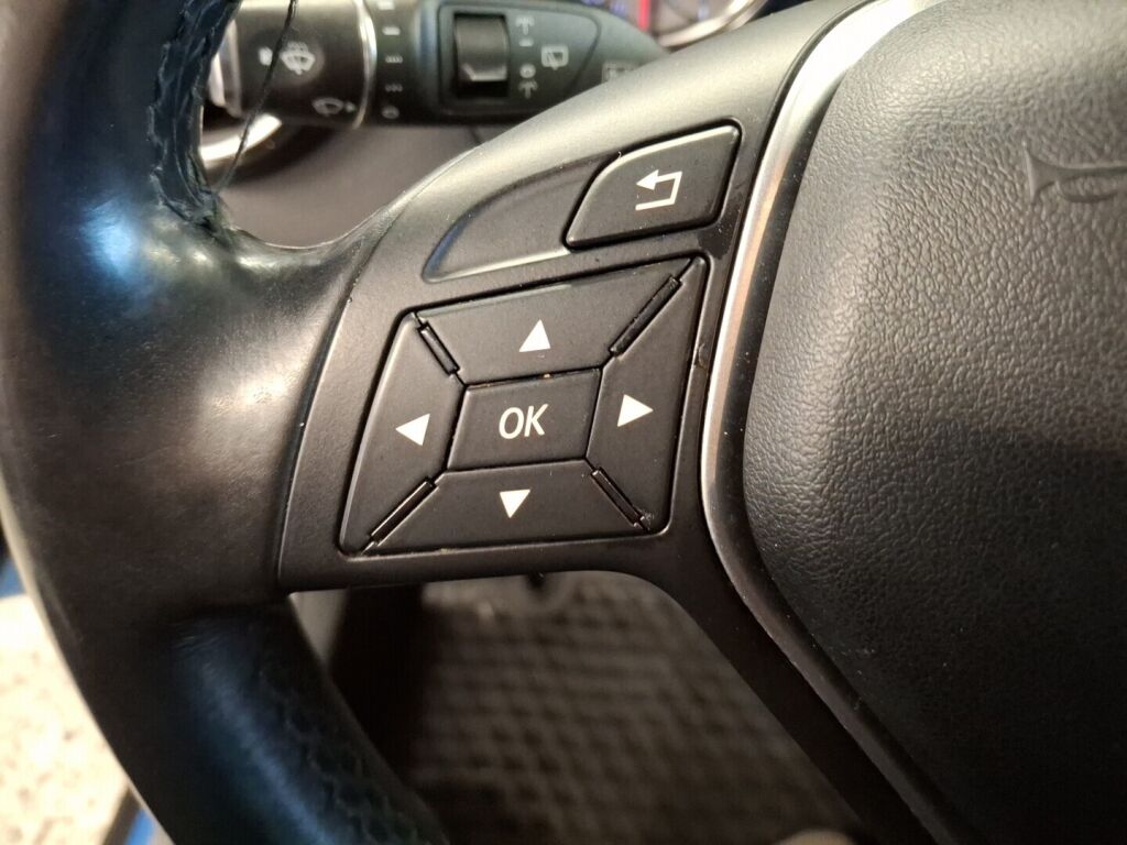 Mercedes-Benz GLA 2015 Sininen