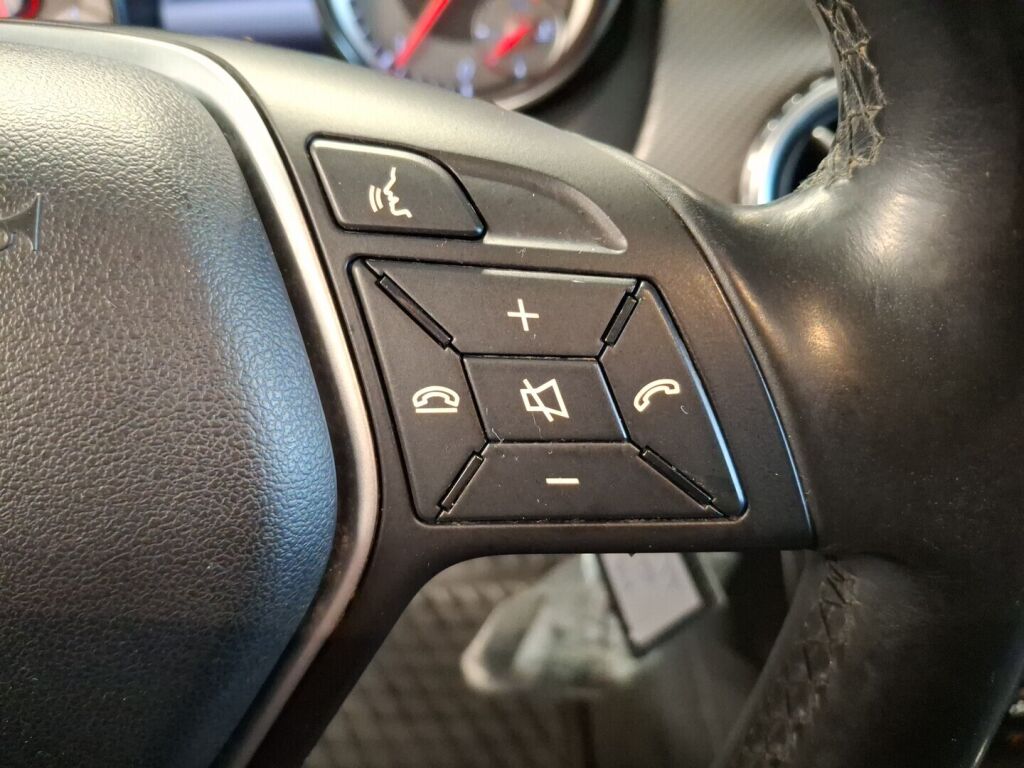 Mercedes-Benz GLA 2015 Sininen