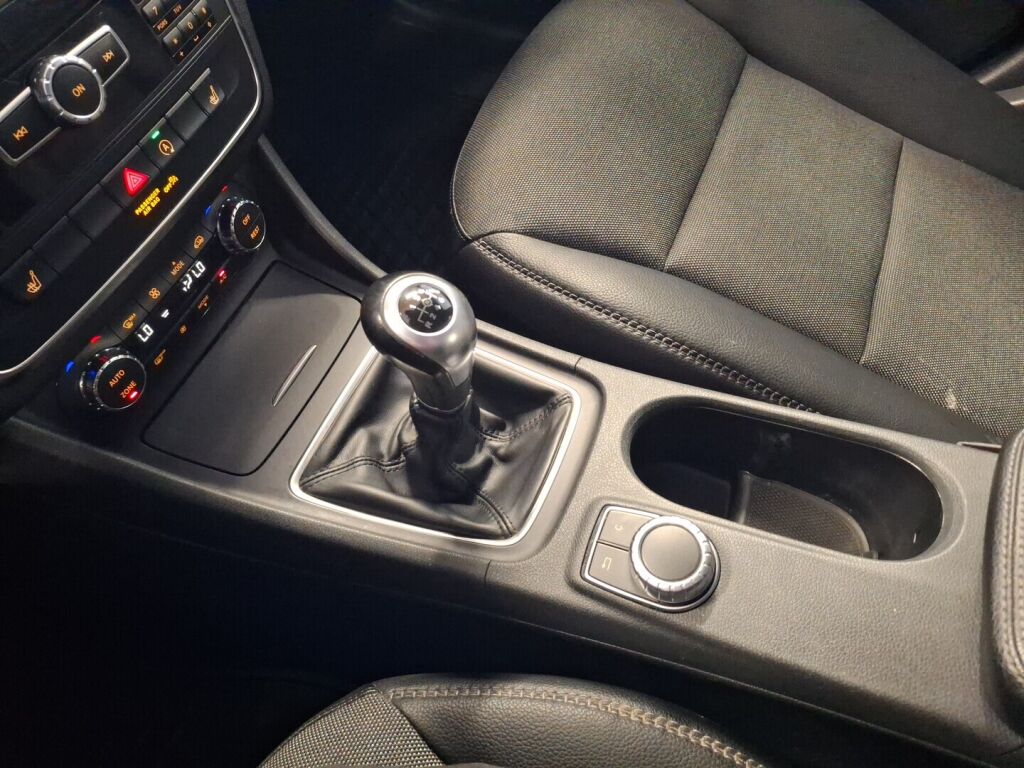 Mercedes-Benz GLA 2015 Sininen