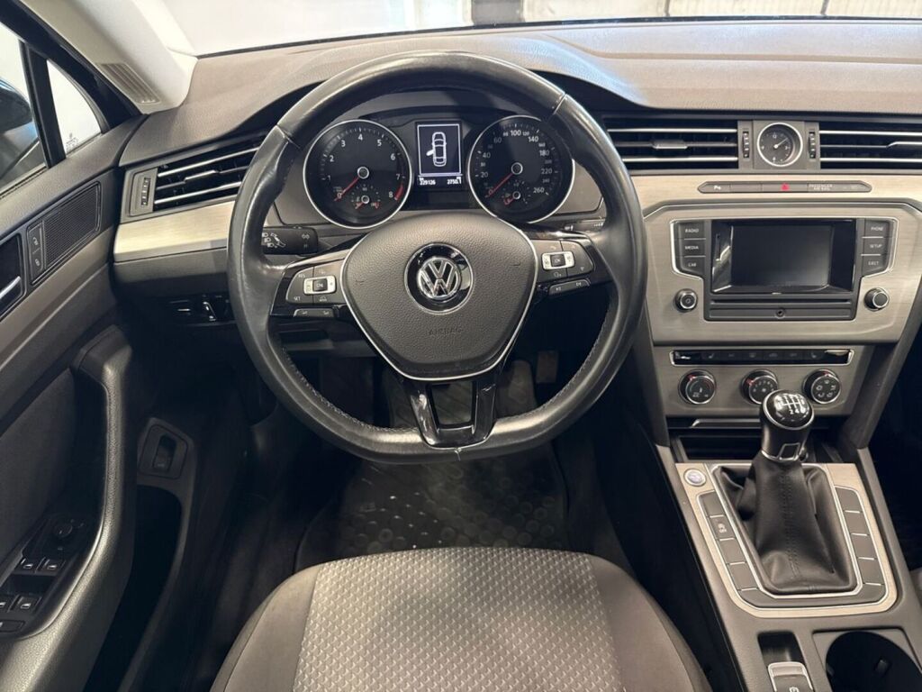 Volkswagen Passat 2015 Musta