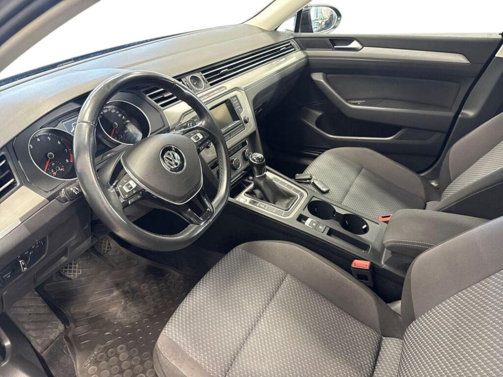 Volkswagen Passat 2015 Musta