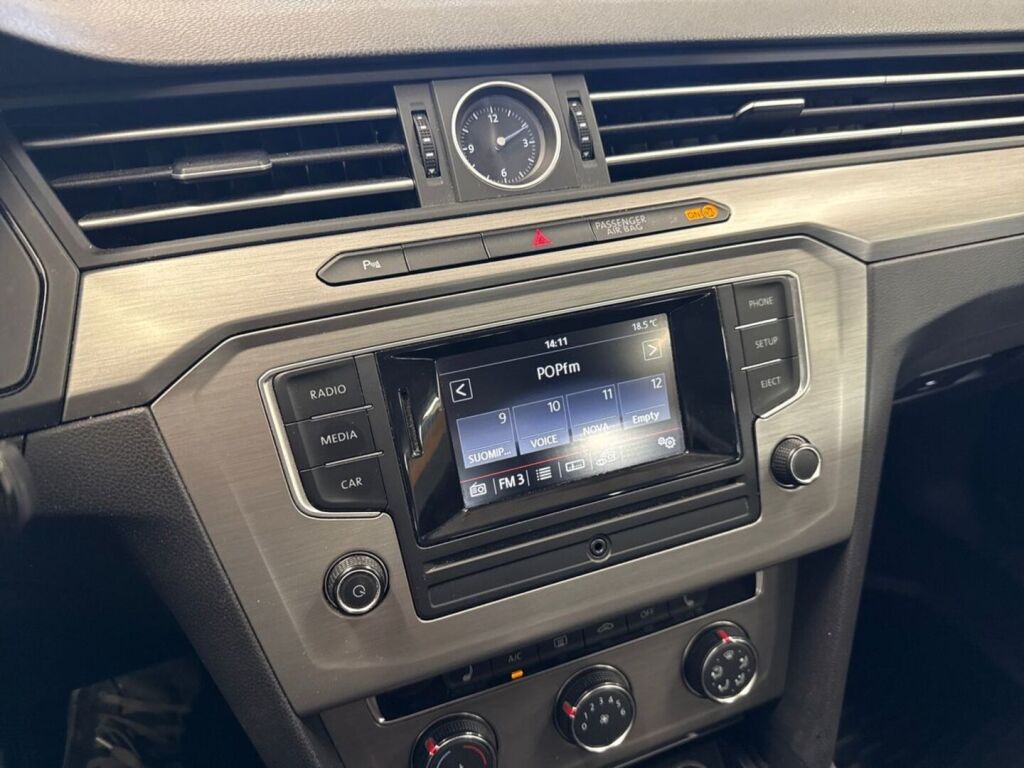 Volkswagen Passat 2015 Musta