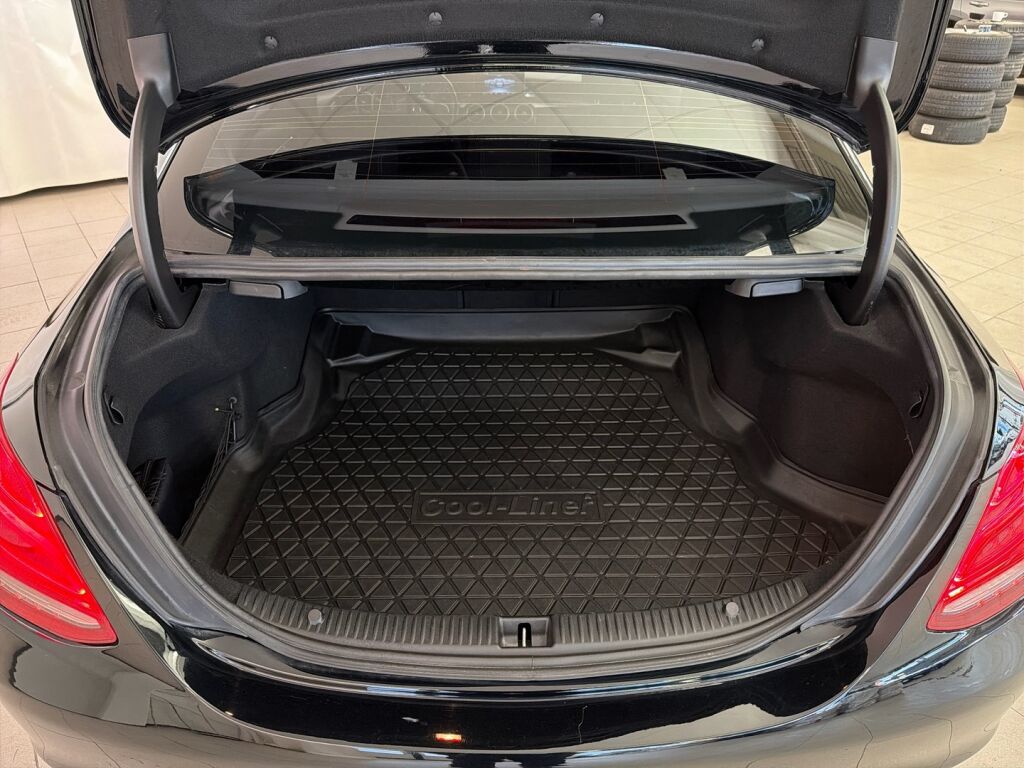 Mercedes-Benz C 2015 Musta