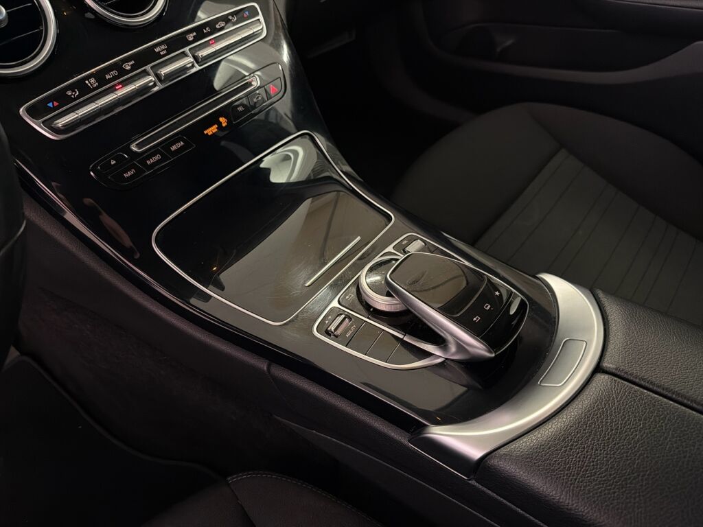 Mercedes-Benz C 2015 Musta