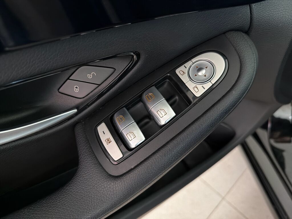 Mercedes-Benz C 2015 Musta