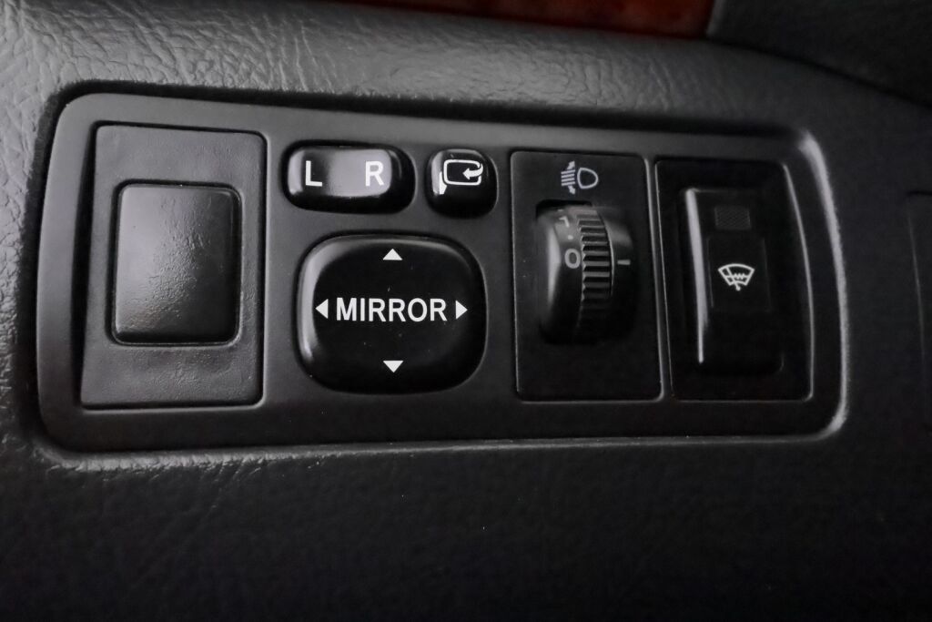 Toyota Avensis 2004 Ruskea (beige)