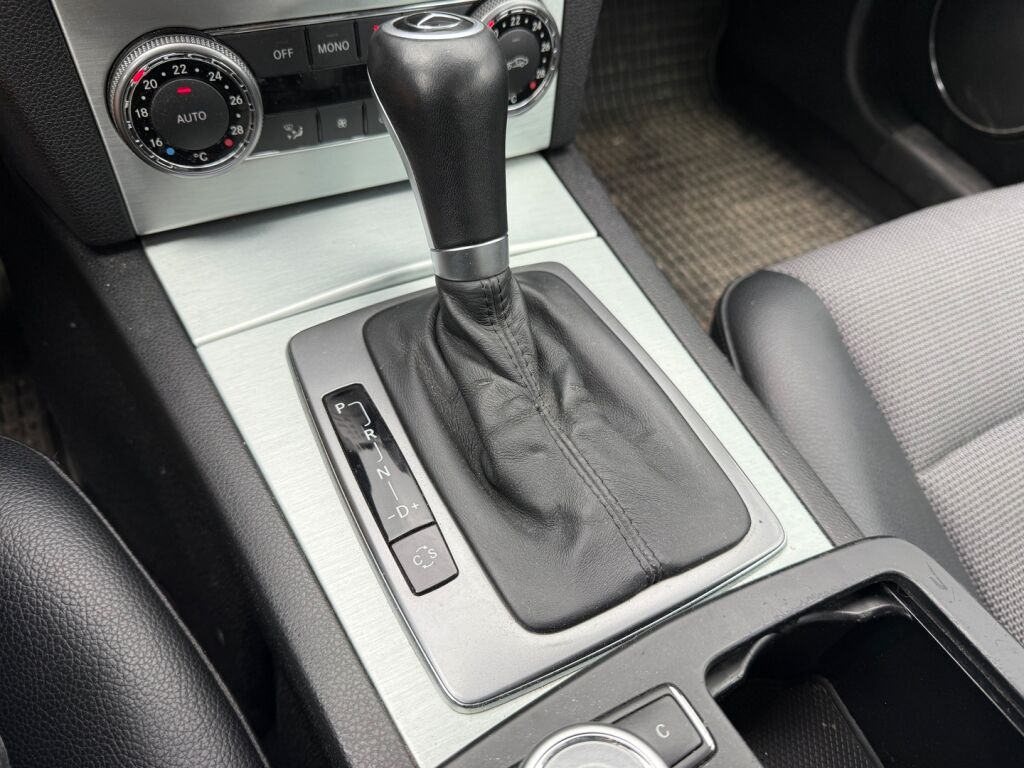 Mercedes-Benz C 2008 Musta