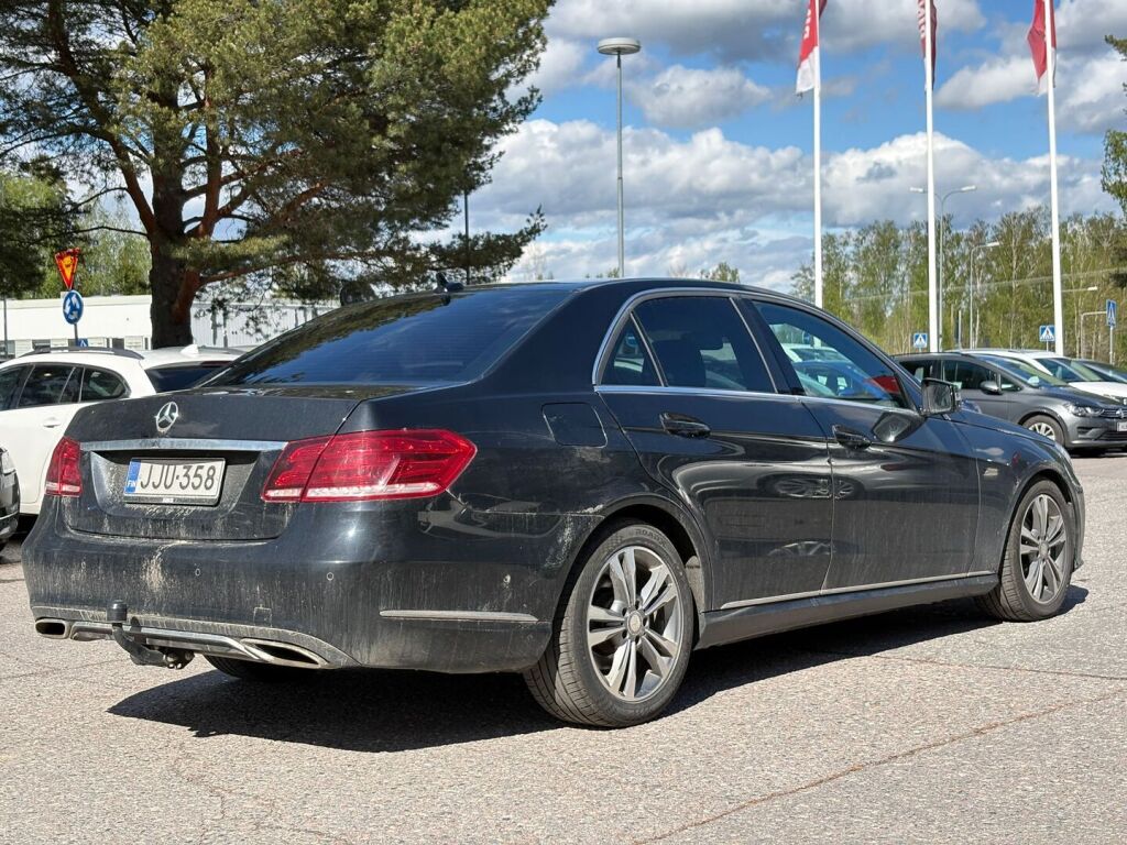Mercedes-Benz E 2015 Musta