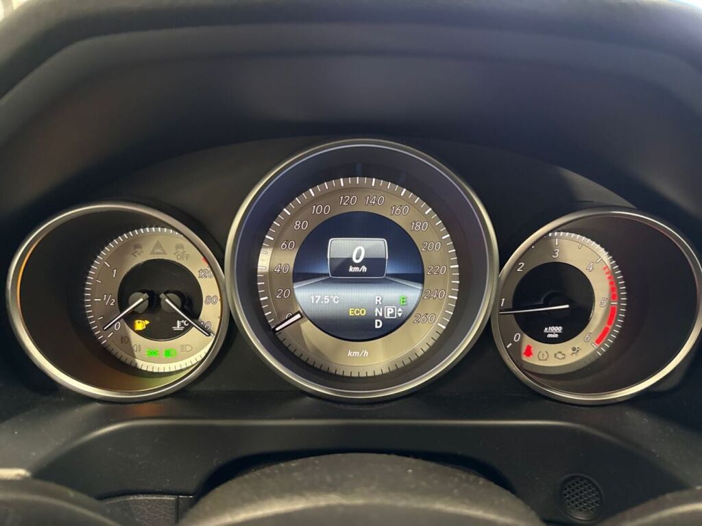 Mercedes-Benz E 2015 Musta