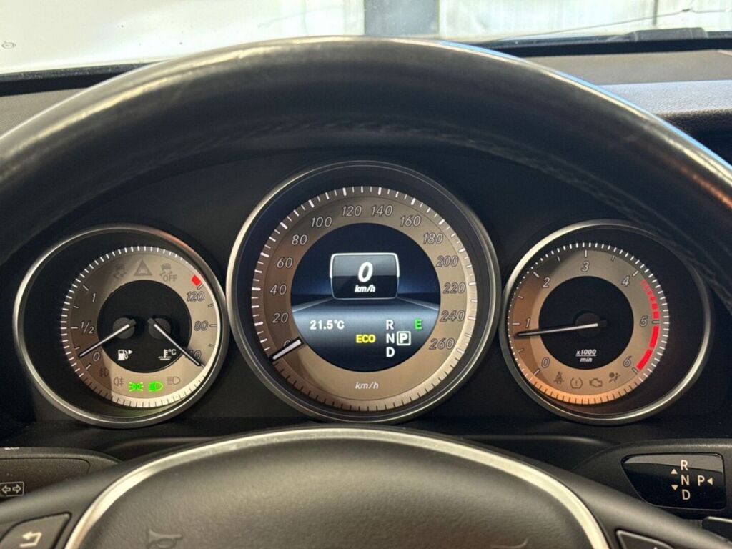 Mercedes-Benz E 2015 Musta
