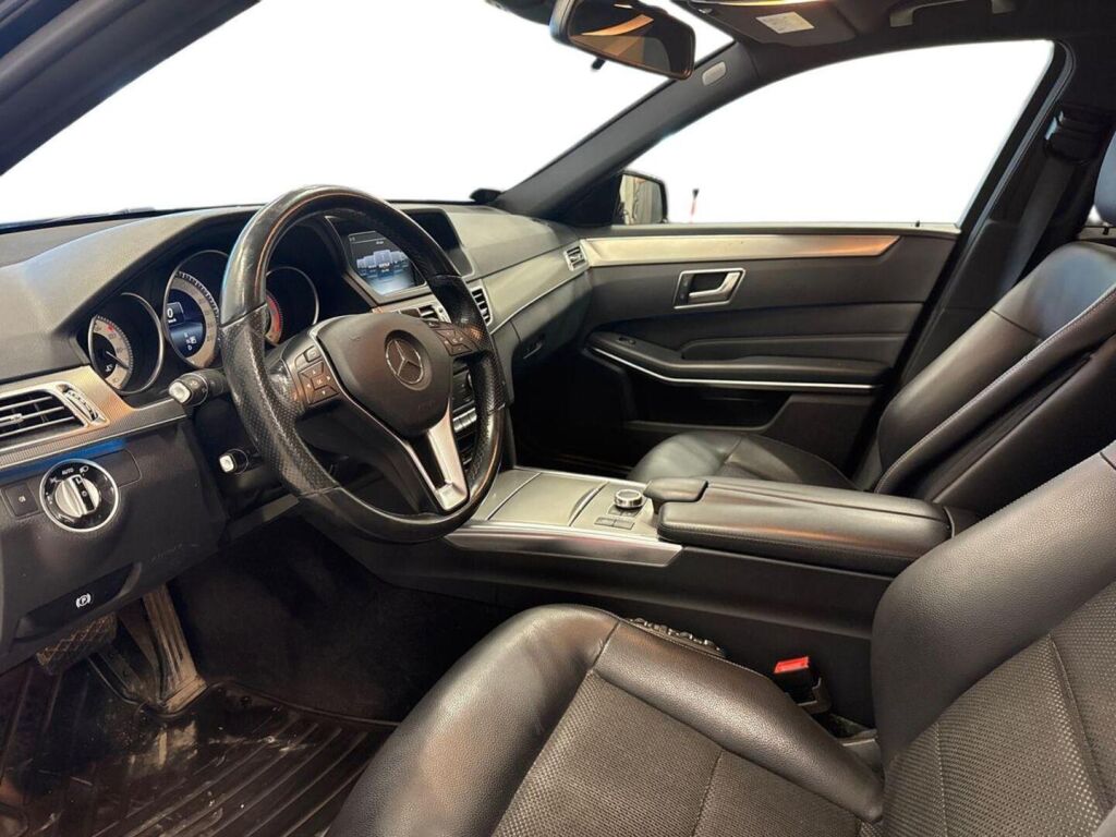 Mercedes-Benz E 2015 Musta