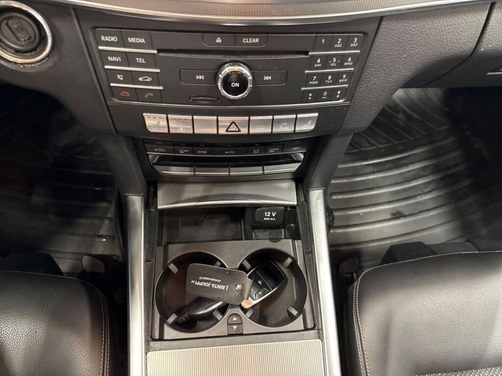 Mercedes-Benz E 2015 Musta