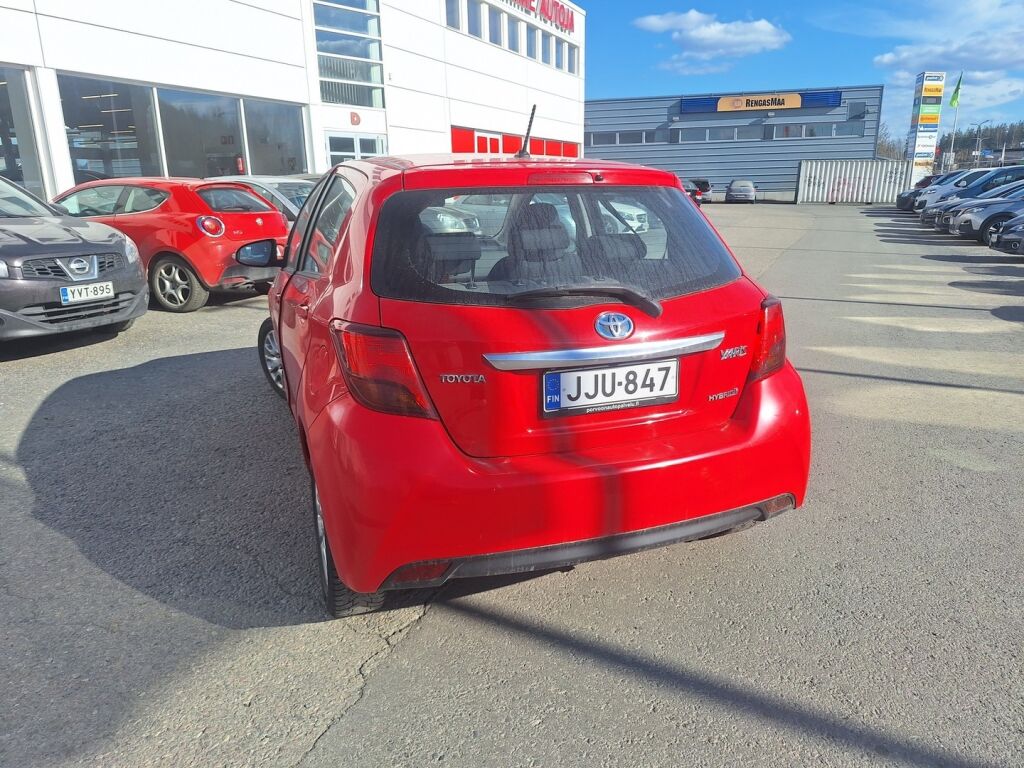 Toyota Yaris 2015 Punainen