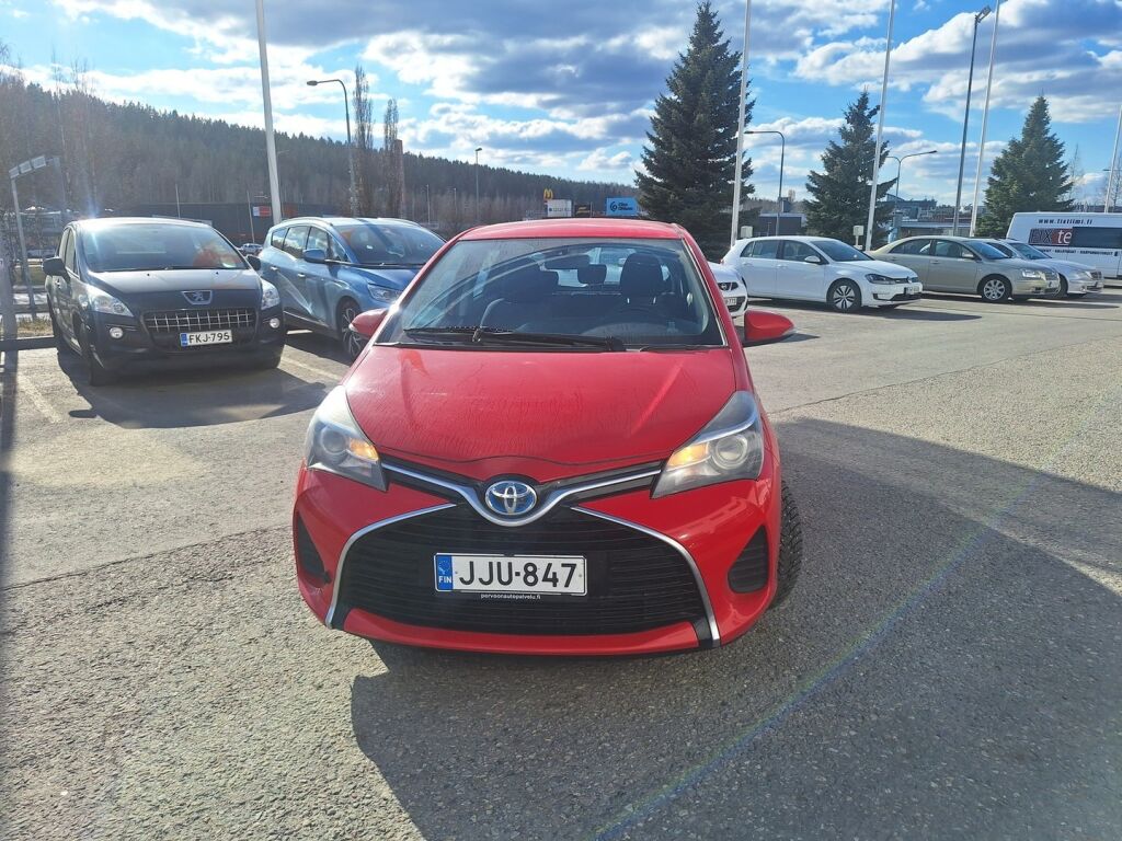 Toyota Yaris 2015 Punainen