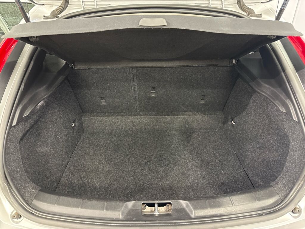 Volvo V40 2016 Harmaa