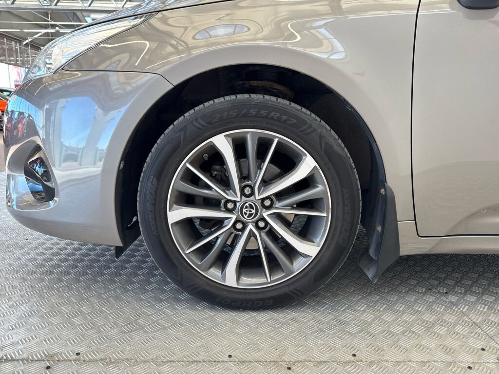Toyota Avensis 2016 Ruskea (beige)