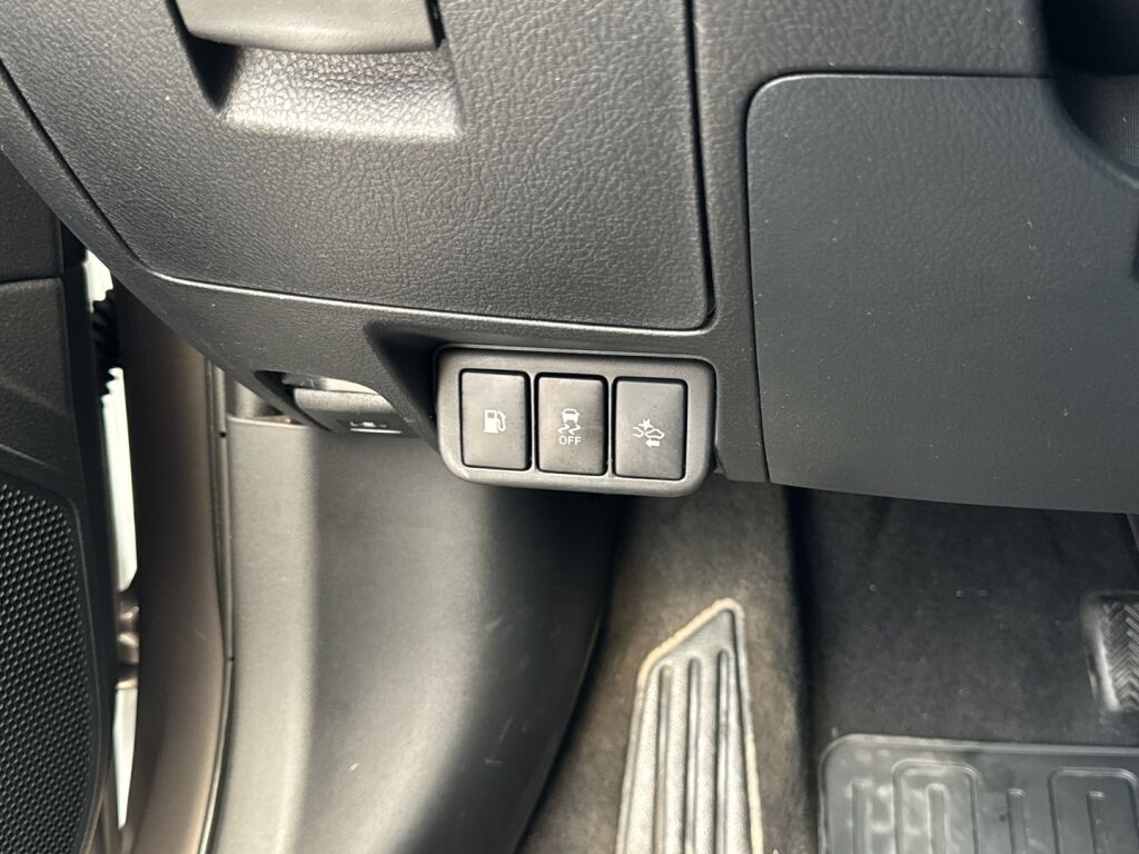 Toyota Avensis 2016 Ruskea (beige)