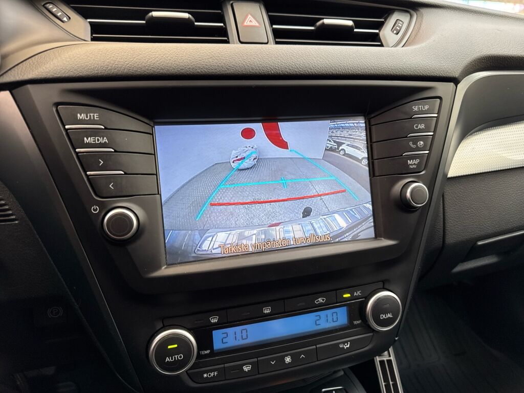 Toyota Avensis 2016 Ruskea (beige)