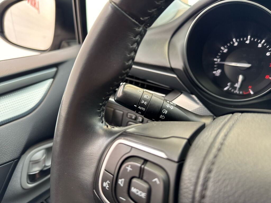 Toyota Avensis 2016 Ruskea (beige)