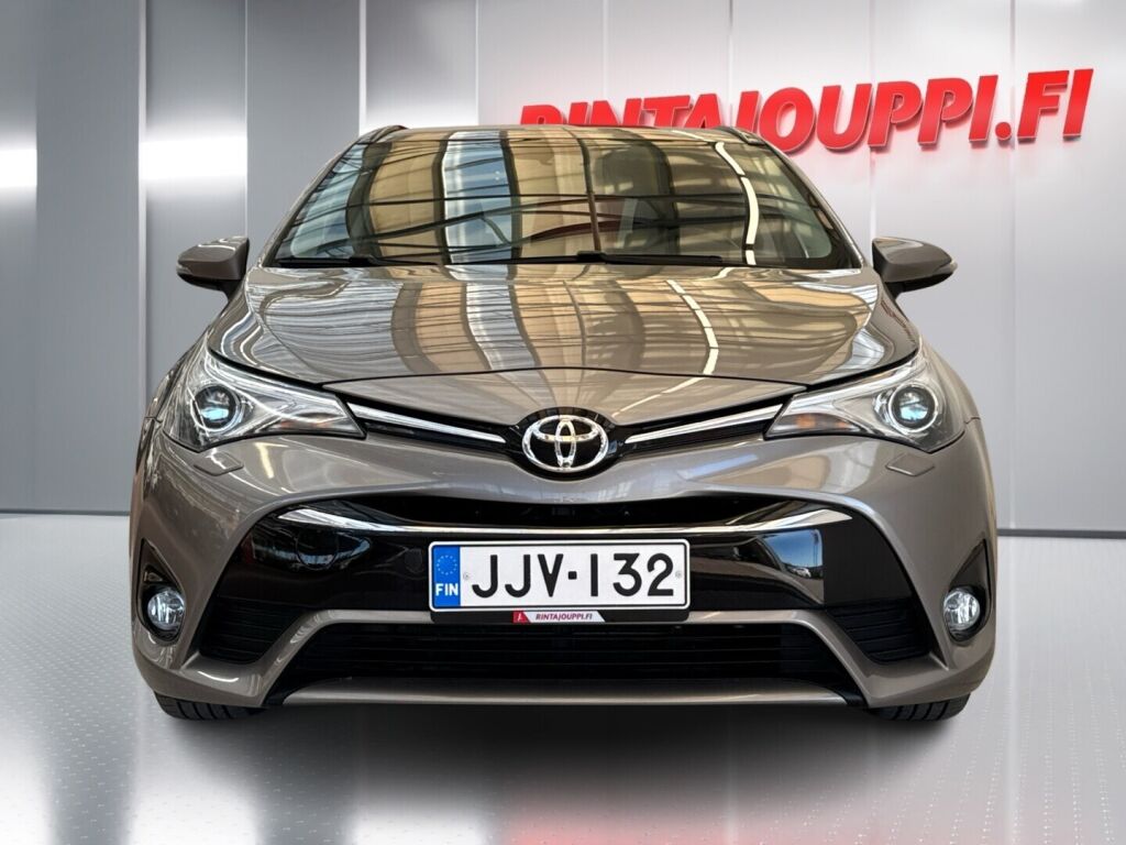 Toyota Avensis 2016 Ruskea (beige)