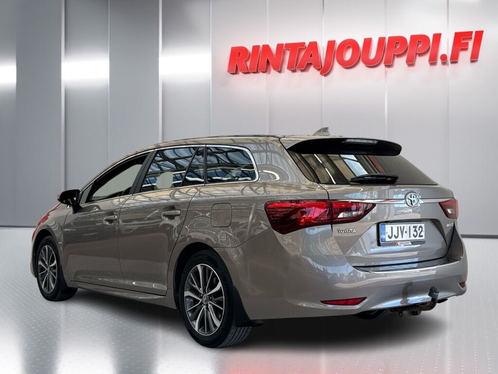 Toyota Avensis 2016 Ruskea (beige)